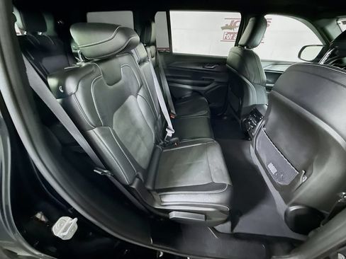 Used 2023 Jeep Grand Cherokee L Laredo AWD/4WD image 33