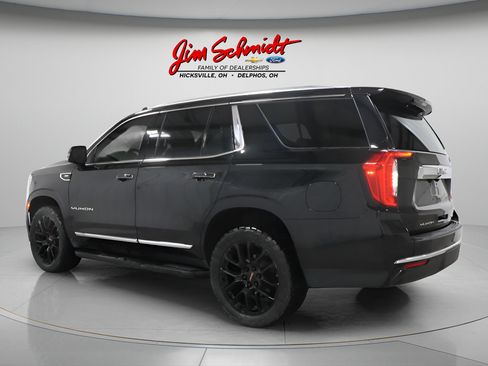 Used 2022 GMC Yukon SLT w/ SLT Luxury Package AWD/4WD image 4