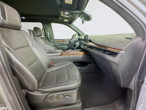 Used 2021 Cadillac Escalade ESV Premium Luxury image 37