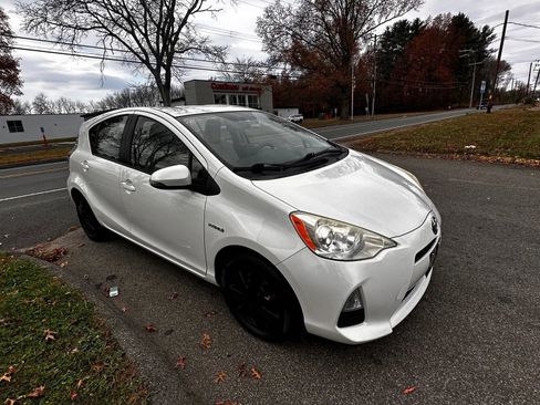 Used 2013 Toyota Prius C Three image 3