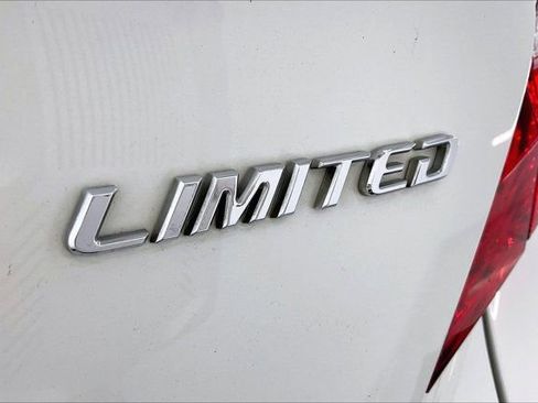 Used 2019 Toyota C-HR Limited image 7