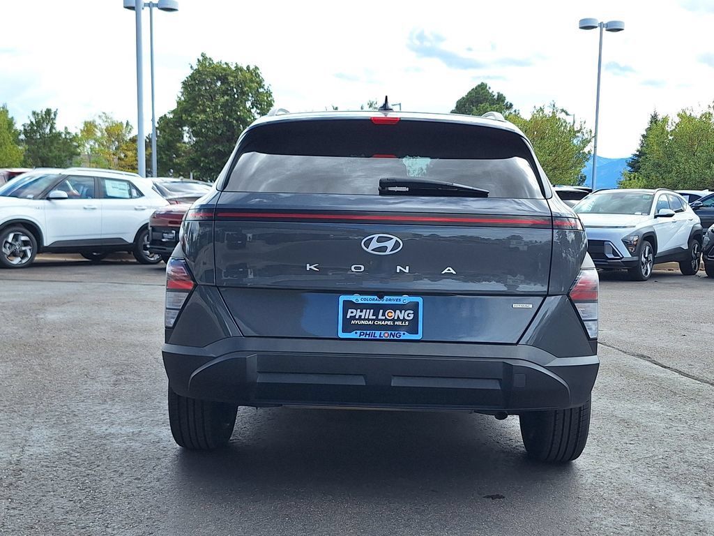 Certified 2025 Hyundai Kona SEL AWD/4WD image 4