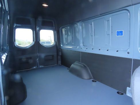 Used 2024 Mercedes-Benz Sprinter 2500 image 26