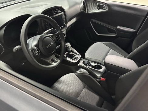 Used 2024 Kia Soul LX w/ Option Group 015 FWD image 9