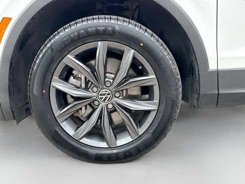 Used 2023 Volkswagen Tiguan SE image 40