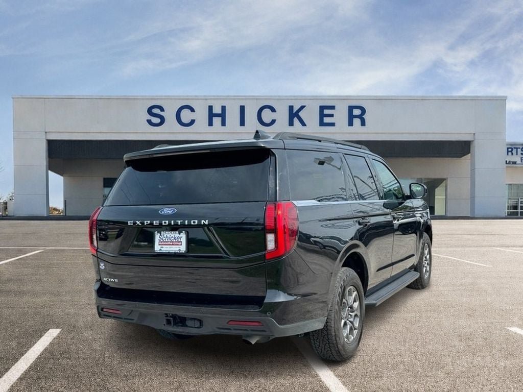 Used 2025 Ford Expedition Active AWD/4WD image 3