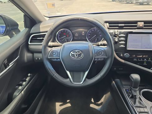 Used 2018 Toyota Camry XLE FWD image 10