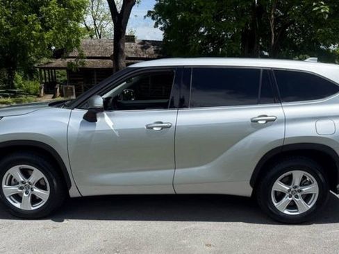 Used 2020 Toyota Highlander L FWD image 10