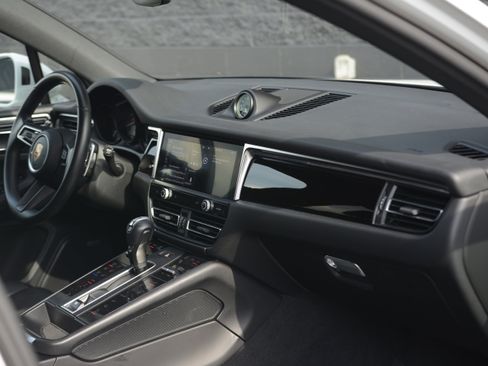 Certified 2022 Porsche Macan S AWD/4WD image 27