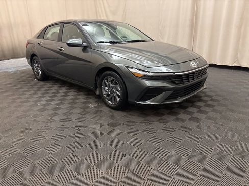 Used 2024 Hyundai Elantra SEL image 3