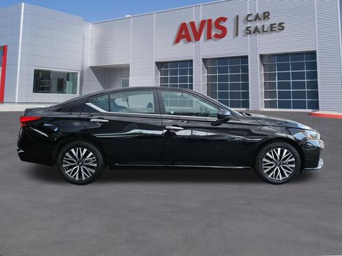 Used 2025 Nissan Altima 2.5 SV AWD/4WD image 5