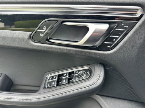 Certified 2025 Porsche Macan AWD/4WD image 12