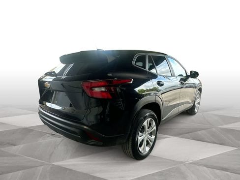 Used 2025 Chevrolet Trax LS FWD image 8