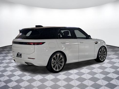New 2026 Land Rover Range Rover Sport Dynamic SE AWD/4WD image 9