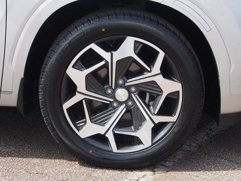 Used 2022 Hyundai Palisade Calligraphy w/ Winter Package image 9