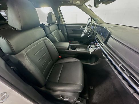Used 2025 Hyundai Santa Fe Limited image 32