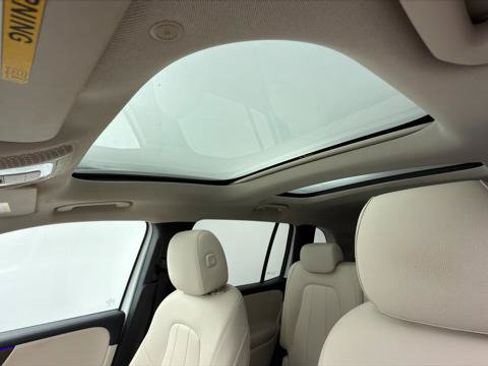 Used 2023 Mercedes-Benz GLB 250 w/ Premium Package image 35