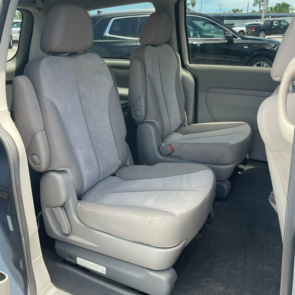 Used 2012 Kia Sedona LX FWD image 10