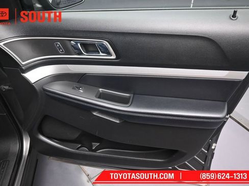Used 2017 Ford Explorer XLT w/ Equipment Group 202A FWD image 35