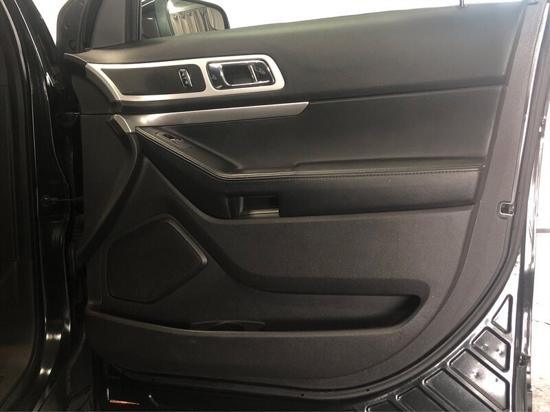 Used 2015 Ford Explorer XLT w/ Equipment Group 201B FWD image 16