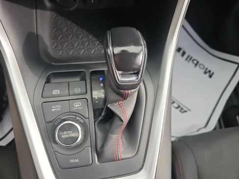 Used 2021 Toyota RAV4 SE w/ Weather & Moonroof Package image 19