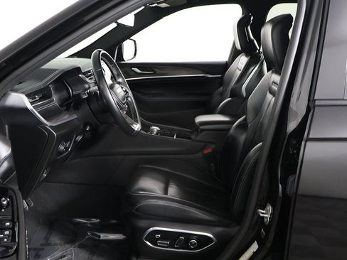 Used 2022 Jeep Grand Cherokee Overland w/ Luxury Tech Group IV image 30