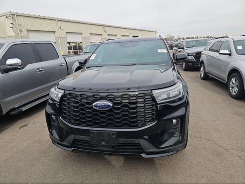 Used 2025 Ford Explorer ST-Line w/ Premium Package image 6