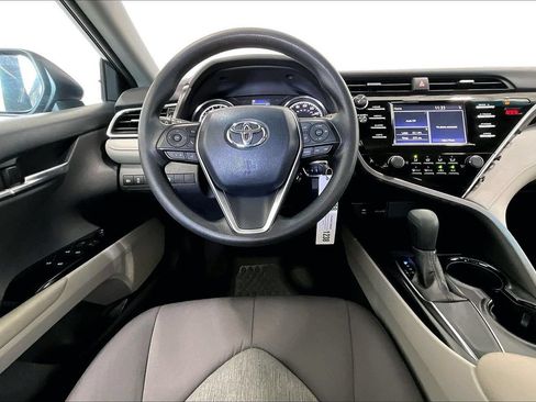 Used 2018 Toyota Camry LE FWD image 4