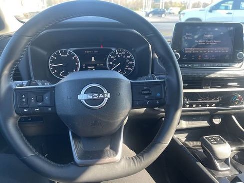 Used 2025 Nissan Rogue SV image 11