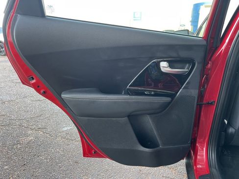 Used 2022 Kia Niro LXS image 17