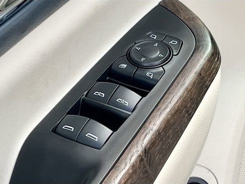 Used 2023 GMC Acadia Denali w/ Denali Ultimate Package AWD/4WD image 18