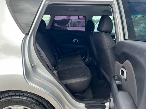 Used 2017 Kia Soul FWD image 13