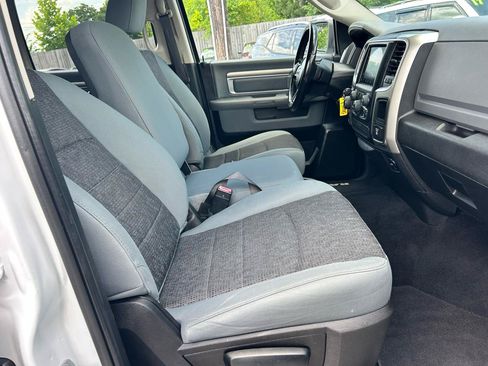 Used 2019 RAM 1500 Classic SLT w/ Luxury Group AWD/4WD image 9