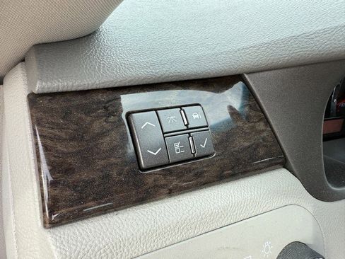 Used 2009 Cadillac DTS w/ Trunk Convenience Package image 16