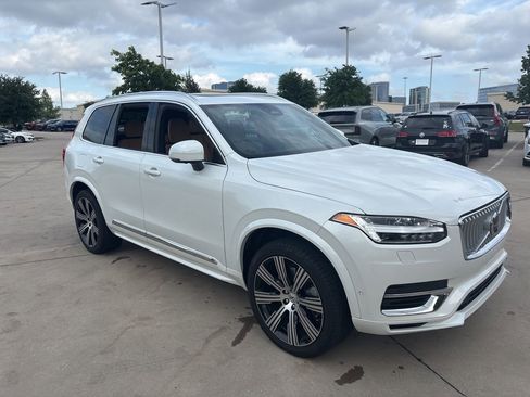 Used 2024 Volvo XC90 T8 Ultimate w/ Lounge Package image 3