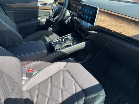 Used 2026 Volkswagen Atlas SE FWD image 26