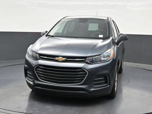 Used 2021 Chevrolet Trax LS w/ Tint and Cruise Package FWD image 9