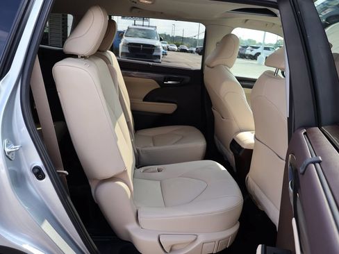 Used 2020 Toyota Highlander Limited AWD/4WD image 24
