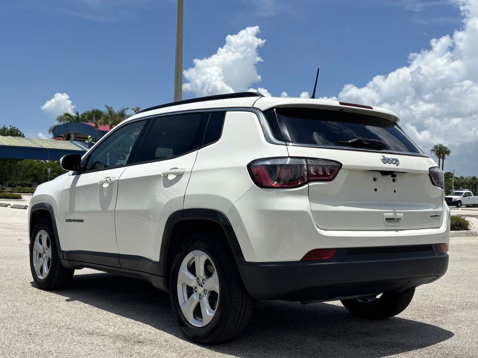 Used 2018 Jeep Compass Latitude w/ Popular Equipment Group FWD image 6