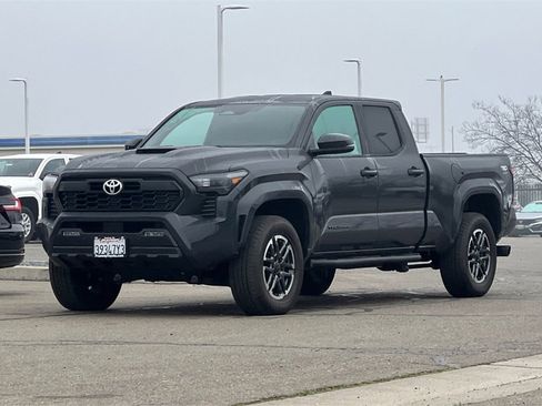 Used 2024 Toyota Tacoma TRD Sport image 10