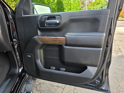 Used 2019 Chevrolet Silverado 1500 High Country w/ Z71 Off-Road Package image 38