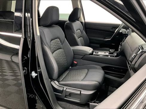 New 2026 Nissan Pathfinder SV w/ SV Premium Package AWD/4WD image 41
