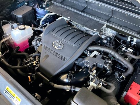 Used 2023 Toyota Highlander XLE image 32