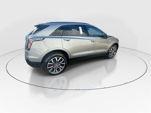Used 2025 Cadillac XT5 Sportv w/ LPO, Floor Liner Package image 8