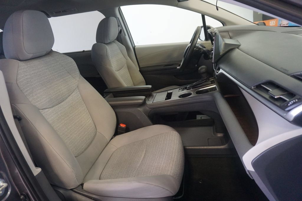 Certified 2021 Toyota Sienna LE FWD image 23