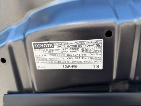 Used 2018 Toyota 4Runner SR5 AWD/4WD image 36