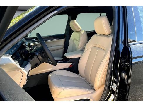 New 2025 Jeep Grand Cherokee Limited w/ Luxury Tech Group II AWD/4WD image 10