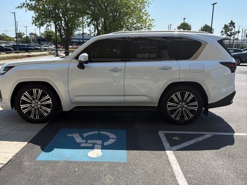 Used 2026 Lexus LX 600 4WD w/ Accessory Package (2T) image 2