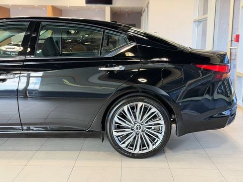 Used 2023 Nissan Altima 2.5 SL FWD image 9