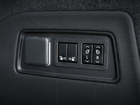 Used 2023 Cadillac Escalade Sport Platinum w/ LPO, ONYX Package image 33